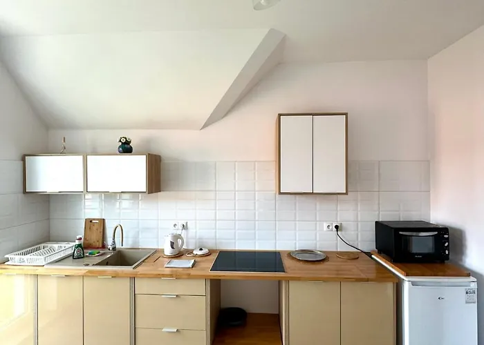 Albion شكلارسكا بوريبا